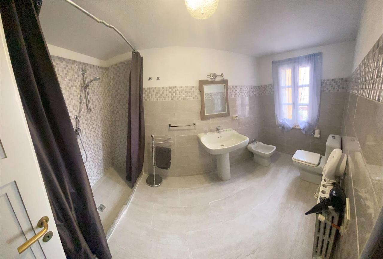 Olaspri Oschiri المظهر الخارجي الصورة